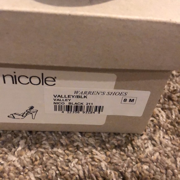 Beautiful heel by Nicole in VERY GOOD USED CONDITION - Picture 6 of 7